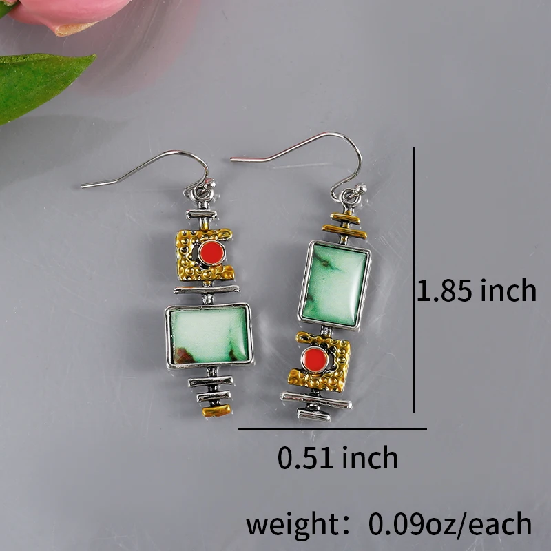 Trendy, originele, geometrische oorbellen met groene steentjes en grappige tweekleurige muzieksymbooltjes voor dames.