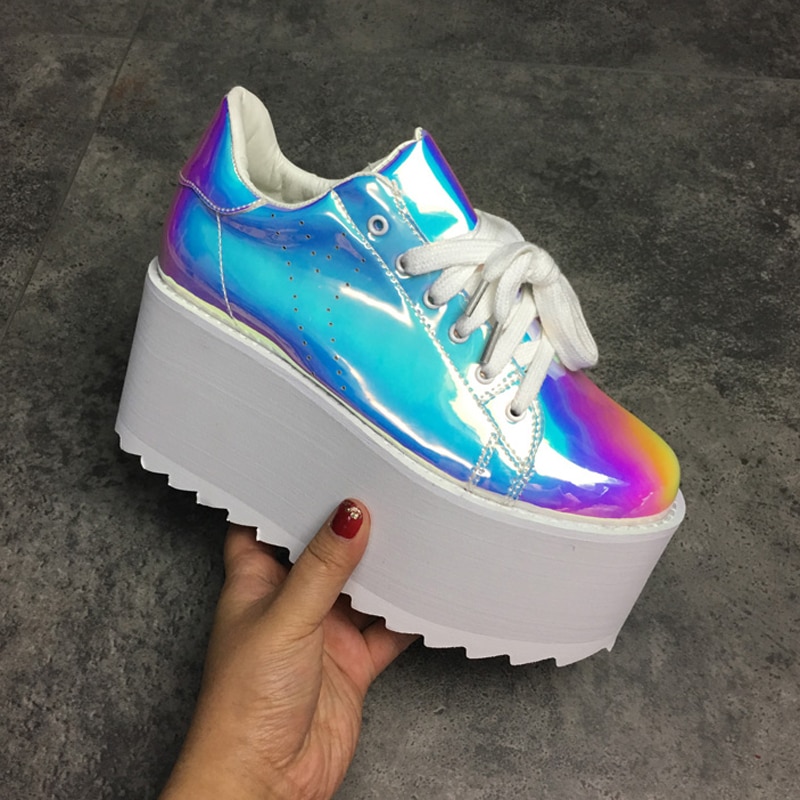 Chaussures pour femmes classique à lacets plate-forme compensée Harajuku chaussures haute plate-forme Creepers Style Punk chaussures décontractées pour femmes