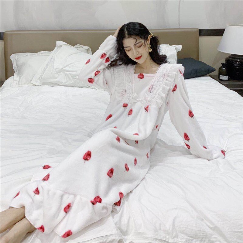 Nachthemden Vrouwen Zoete Roze Gedrukt Kant Vierkante Kraag Lange Zachte Ruches Coral Fluwelen Comfortabele Warme Prinses Kawaii Ulzzang: white printed