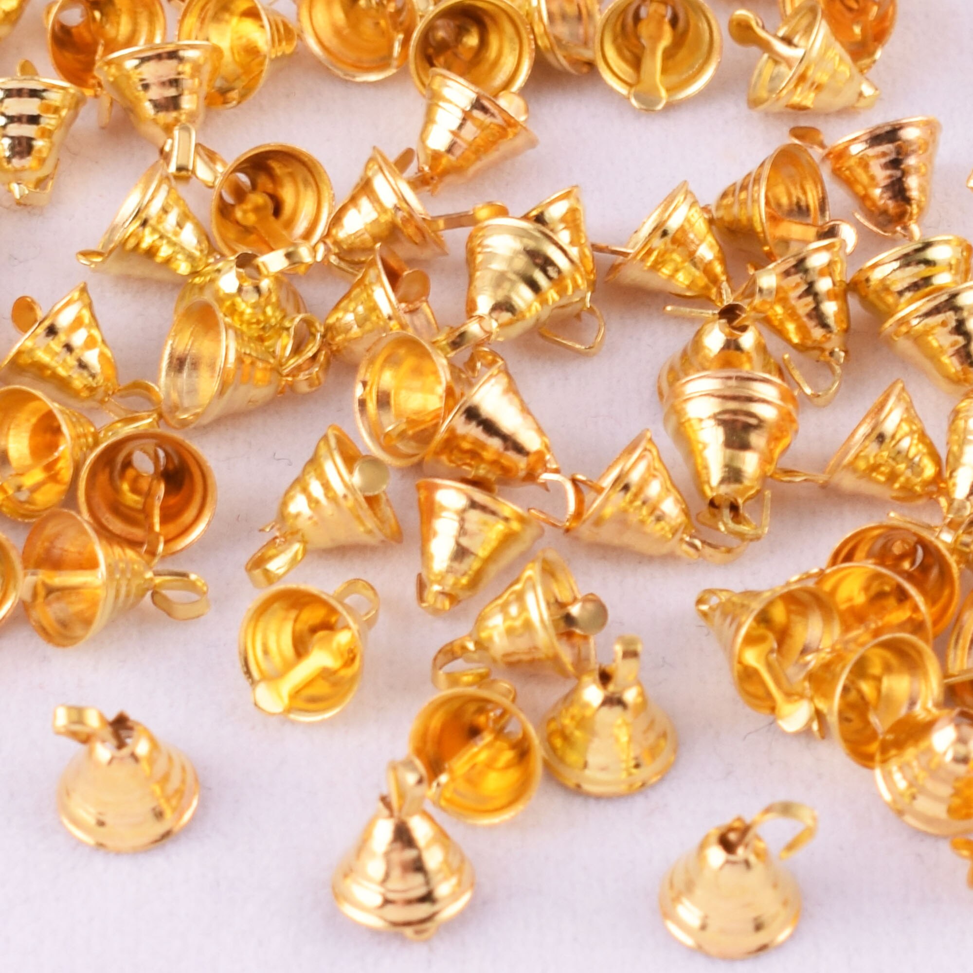200pcs Tiny Liberty Bells Jingle Bells Mini Hanging Bell Gold Door Bell for Wedding Cat Wind Chimes Christmas Hallowmas DIY 6mm