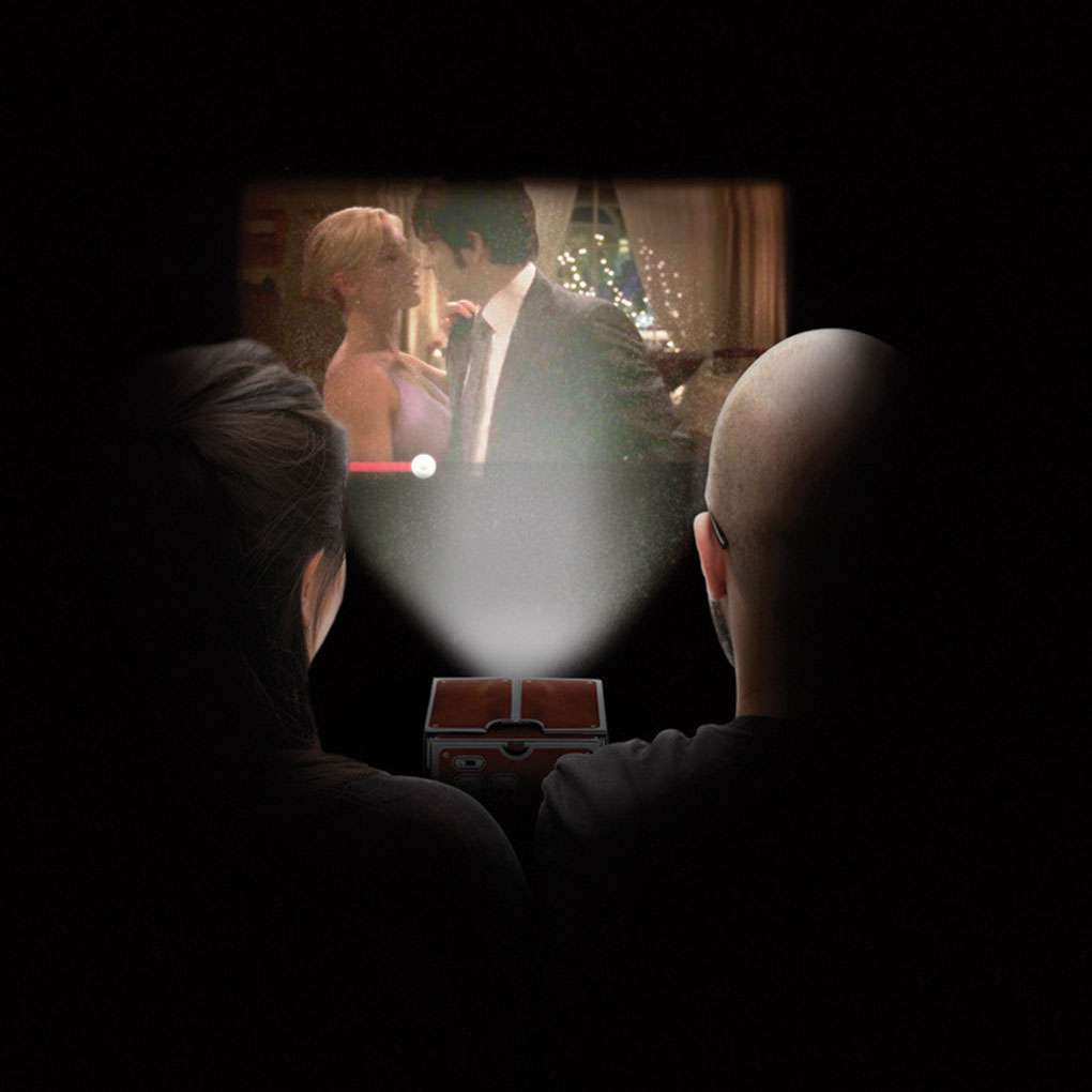 DIY 3D Cardboard Mini Smartphone Projector Light Novelty Adjustable Mobile Phone Projector Portable Cinema