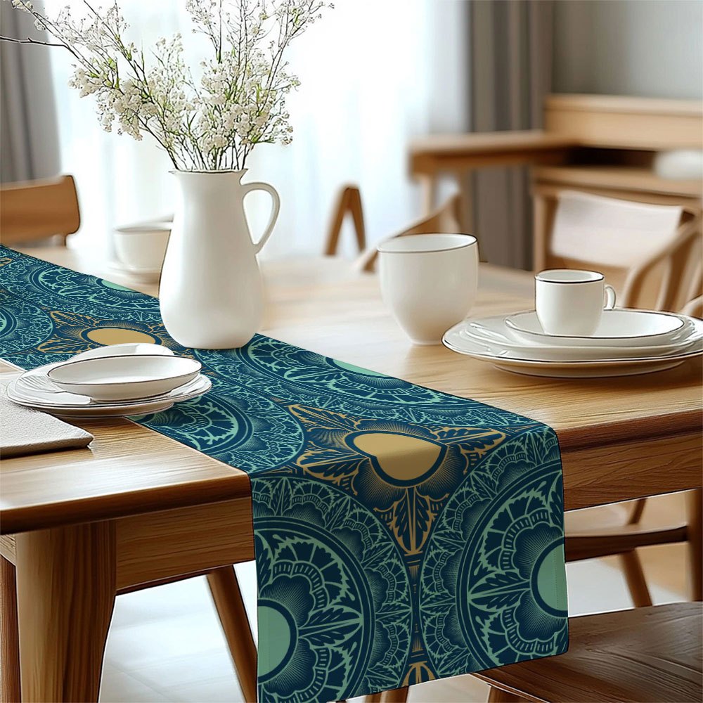 Bordlöpare med mandalatryck i vibrerande blå och gyllene färg för lantlig köksmatsal och inomhusfestdekoration