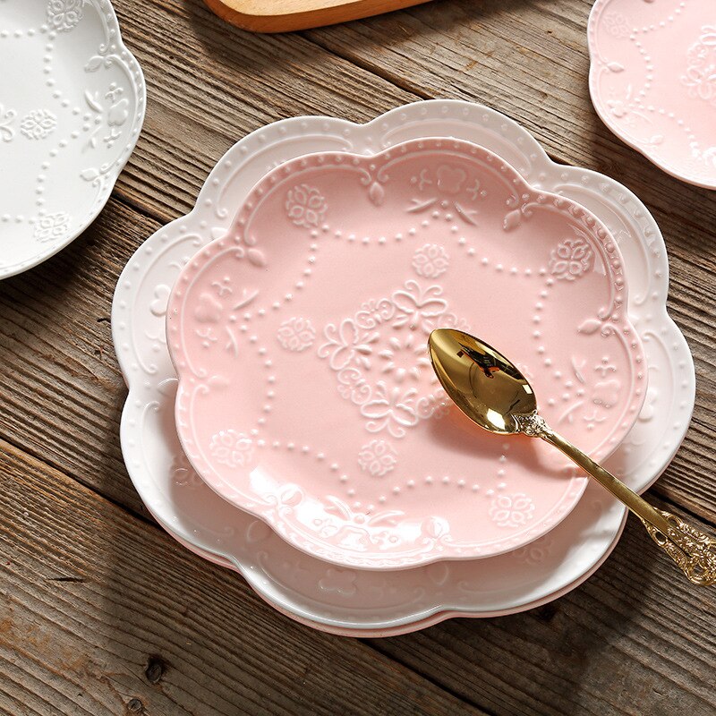 Lace Bloem Europese Stijl Vlakke Plaat Westerse Steak Plaat Reliëf Ronde Ondiepe Plaat Zuiver Wit Bone China Dessert Lade Thuis