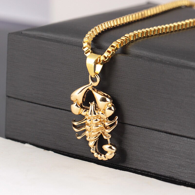 Classic Stainless Steel Domineering Scorpion Pendant Necklace Men&#39;s Personality Rock Party Locomotive Jewelry
