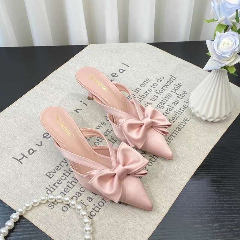 Zapatillas frescas de color rosa estilo hada para mujer, tacones altos huecos con lazo puntiagudo francés, zapatillas de mujer medio envueltas, verano 2024