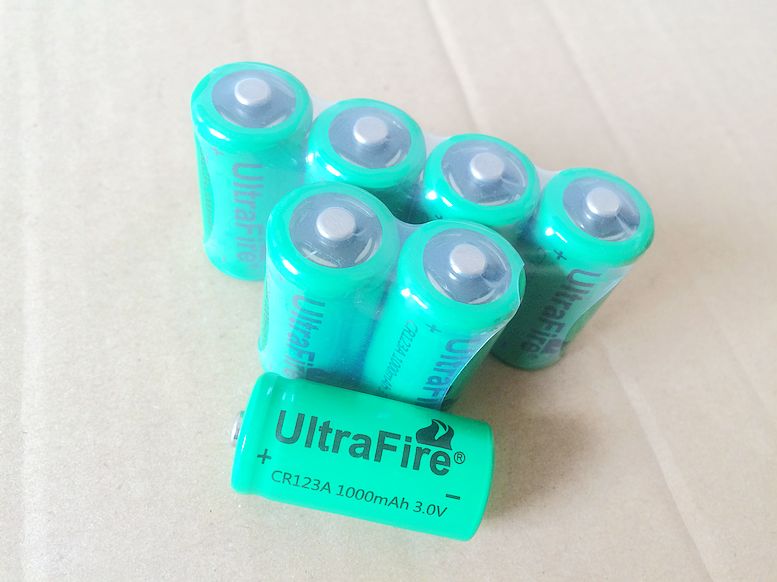 4 pcs. 3V CR123A 17335 1000mah 16340 rechargeable battery 3V , digital camera, made a special battery