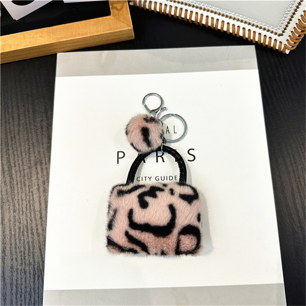 Llavero con colgante de leopardo para bolso, colgante de felpa suave con bola de pelo, accesorios para Moto,: Verde