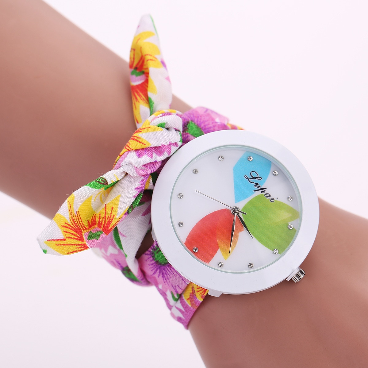 Unique dames fleur tissu ruban montre-Bracelet de femmes robe montre de tissu montre doux filles Bracelet montre