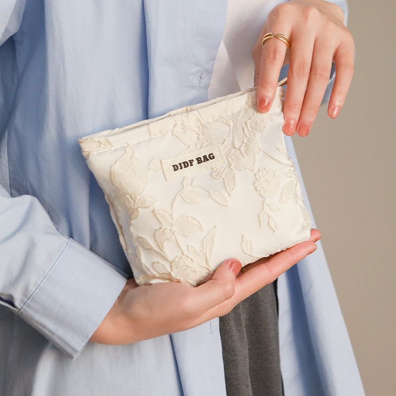 Bolsa de maquillaje para mujer, ramo azul, servilleta sanitaria de gran capacidad, retoque, suministros de maquillaje, bolsa de almacenamiento de lona, neceser: Blanco