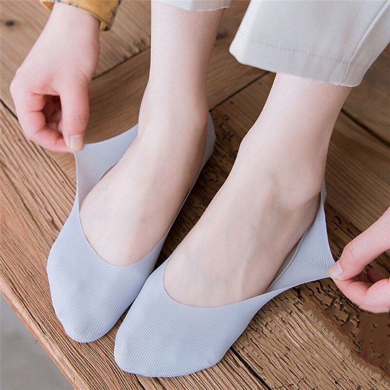 4 Pairs Ice Silk Boat Socks Women&#39;s Invisible Socks Summer Thin Silicone Non-slip Socks with Cotton Bottom