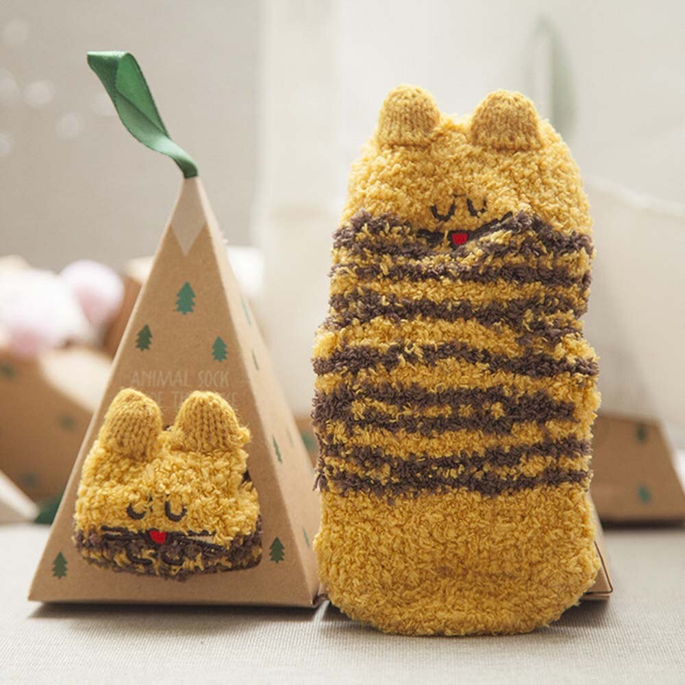 Bonito dos desenhos animados meias curtas primavera e inverno crianças bebê meias quentes adorável presente anti-skid chão menina menino boxed meia coral veludo