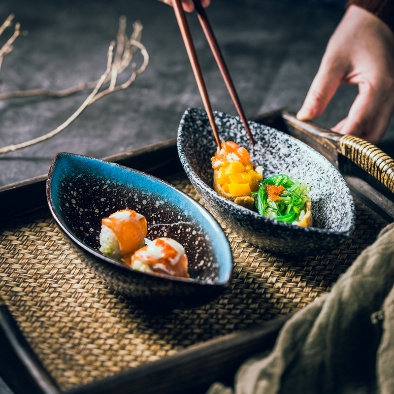 Uregelmæssig keramisk fad japansk dyb tallerken suppe tallerken restaurant tallerken dækket bord snack dessert frugt tallerken