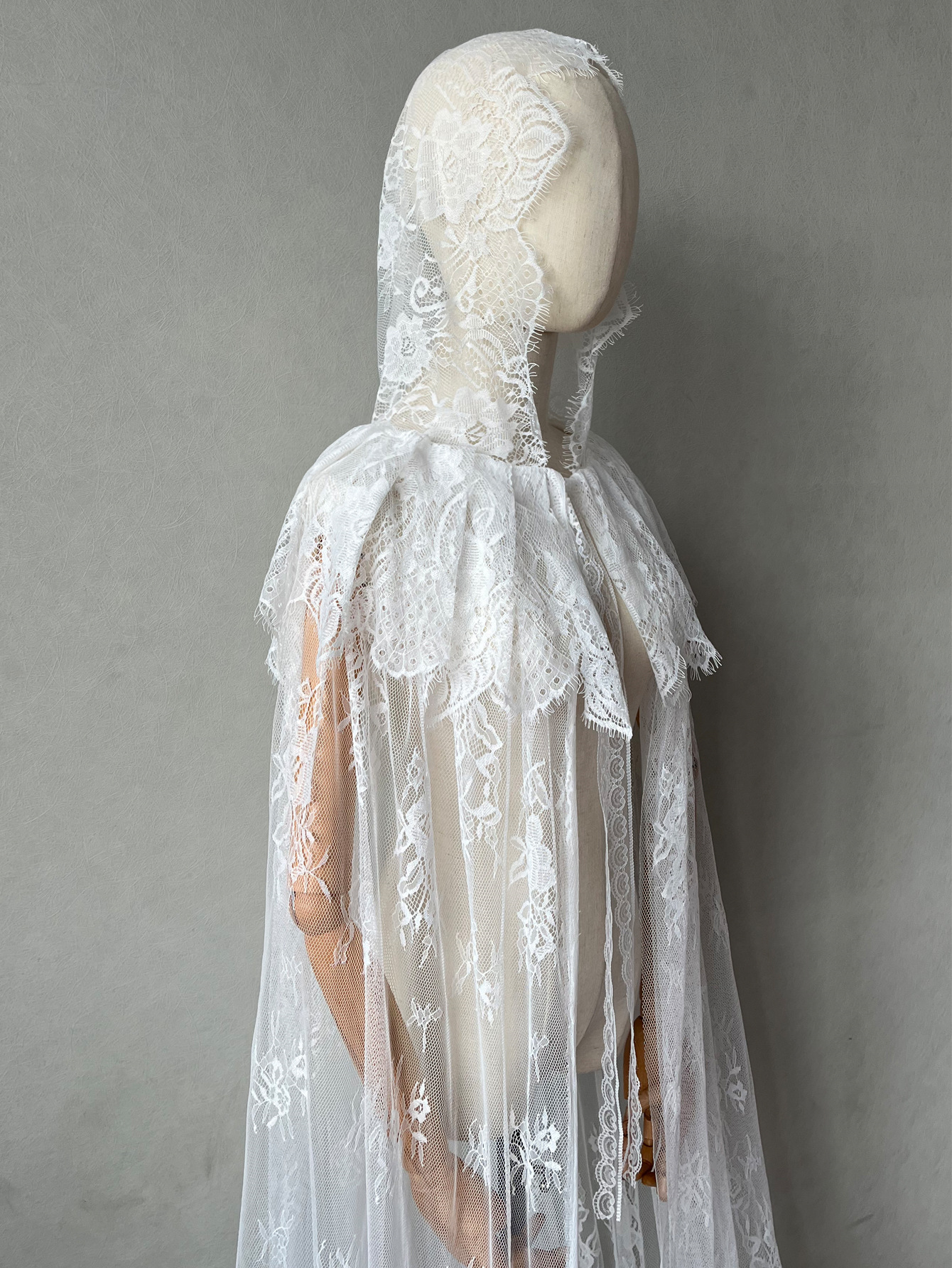 Mantello medievale in pizzo Mantello unisex Mantello con cappuccio Cappotto Stregoneria Abito Scialle da sposa Festa di Natale Strega Mago Costume cosplay