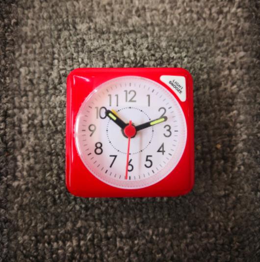 Silent Student Alarm Clock Concise Antique Snooze Straps Night Light Table clock simple mini alarm Clock: Red