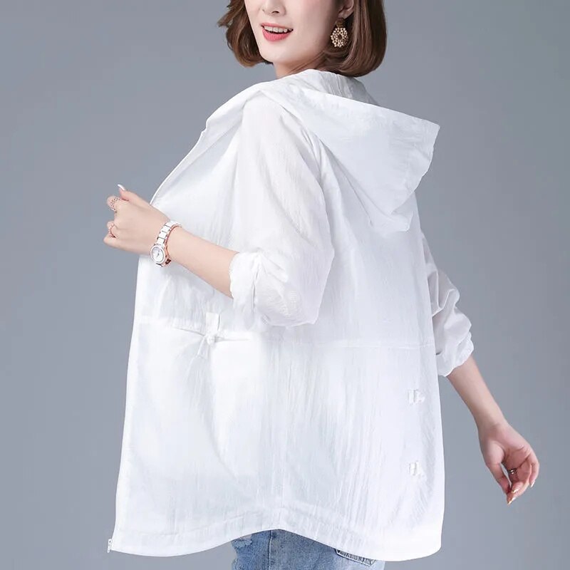 2022 Summer Women&#39;s Jacket Sun Protection Windbreaker Thin Coat Zipper Hooded Loose Overcoat Jackets Famale Outwear: White / L