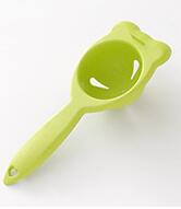 1 PC 17.5x6.5 cm Bonito Plástico da Palha do Trigo Peneirar Home Kitchen Chef Cozinhar Jantar de Gema de Ovo Separador Branco gadget OK 0877: Verde