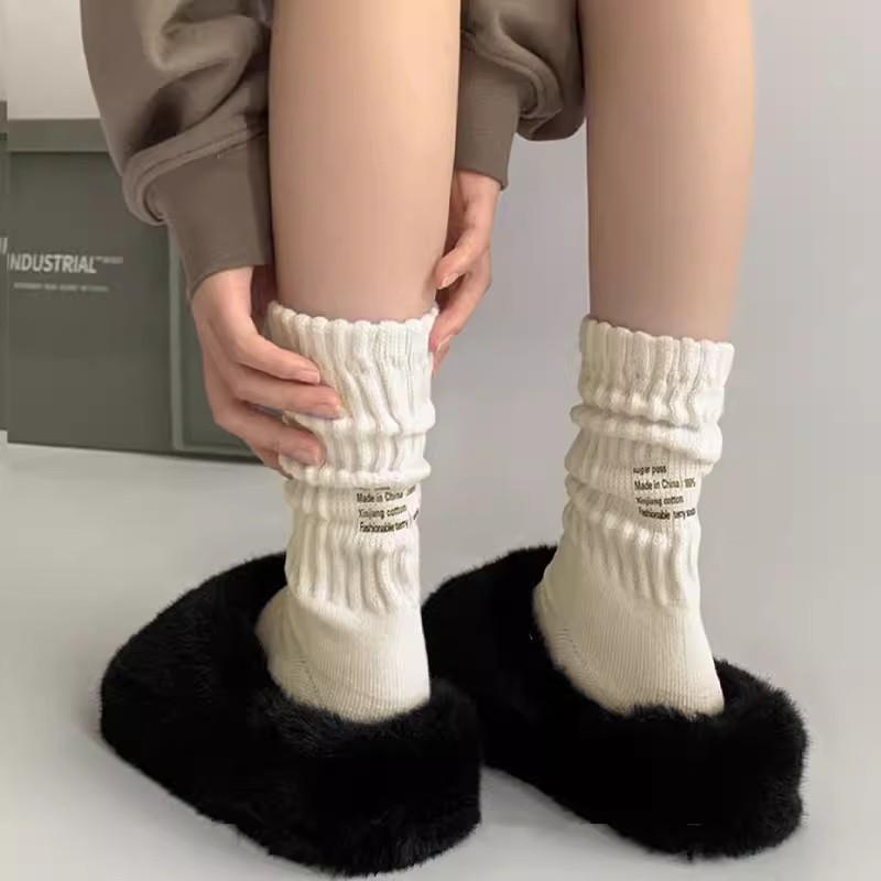 Lustige Stickerei-Buchstaben-Baumwollsocken, koreanische Straße, europäische und amerikanische -Socken, Faden-Mittelrohrsocke für Männer und Frauen