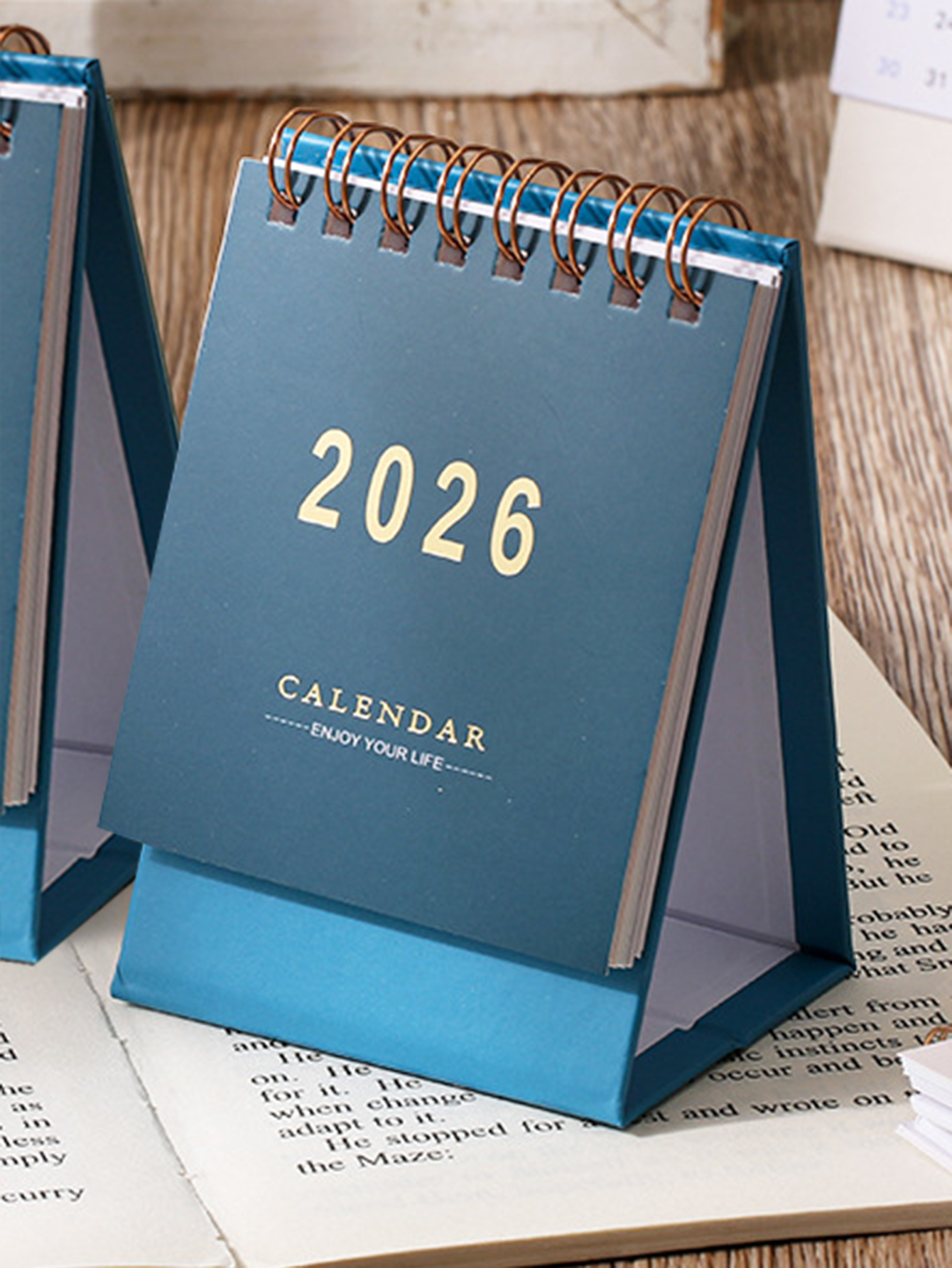 Mini-bureaukalender 2026, kalender voor thuisschool of kantoor - dagelijkse planners ongedateerd eeuwigdurend - staande flip-kalender: Rood