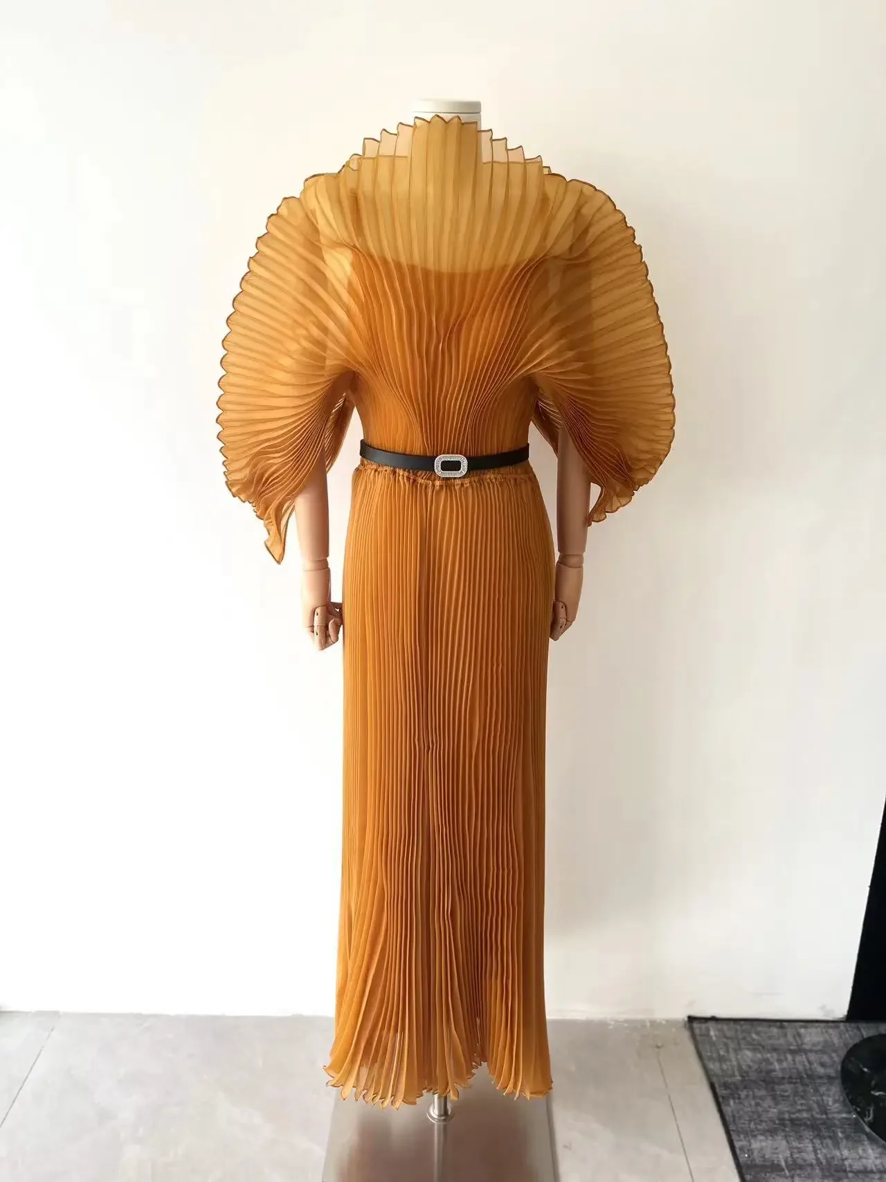 MIA XU Miyake Plissee Falten 2024 Herbst Neues Plus-Size-Kleid Handgefertigte Dolds Elegantes, brustfreies Abendkleid Damenbekleidung: YELLOW
