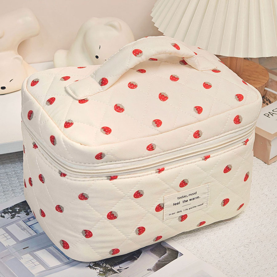 strawberry Makeup Bag Women's Cosmetic Bags Portable Cute Cosmetic Travel Storage Pouch Handbag Cotton Quilted Zipper Pu