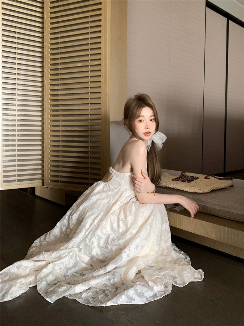 French-style halter dress for women, summer, beach, holiday style, long dress with a large, open back and super elegance