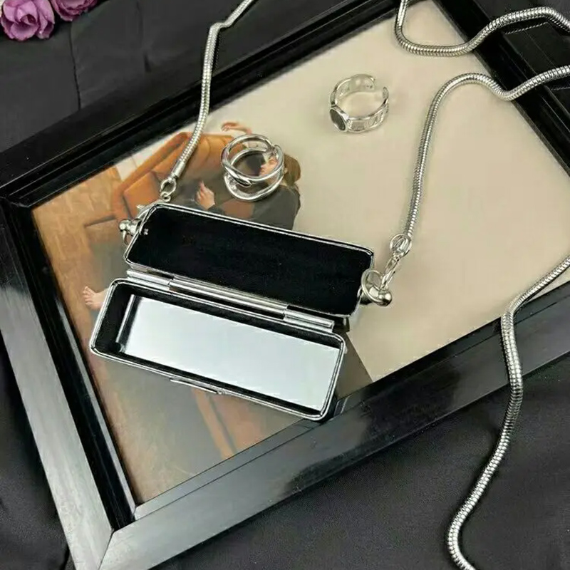 MINI bolso de lápiz labial de estilo metálico, cadenas de acero inoxidable, monedero con broche de , estilo euroamericano