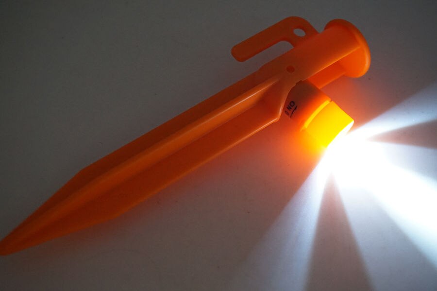 5Stck KUNSTSTOFF Camping & MARKISE ZELT Sand HERINGE Einsätze WANDERN Mit LED Licht