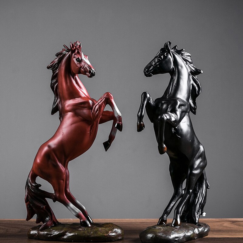 Europeisk harpiks hest statue dekorasjon stue kontor ornament hest figur hjem tilbehør hest skulptur moderne kunst