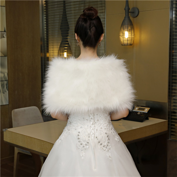 JaneVini Winter Lässig Anlass wickeln für Frauen Pelz Bolero Hochzeit Faux Pelz Stola Umhänge Perlen Stift Braut Schal Boleros De novia