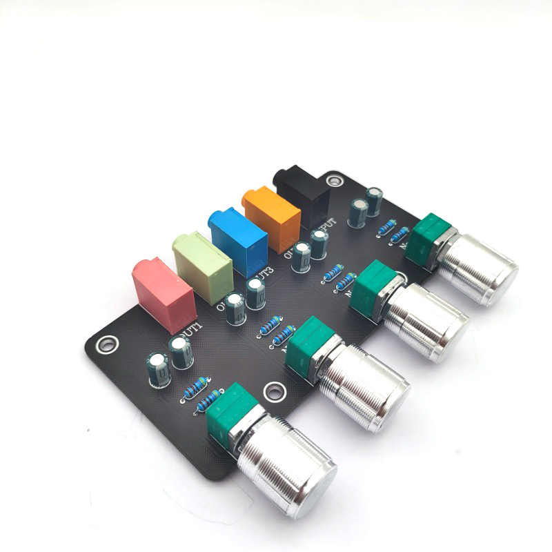 1 Input 4 Output AUX Hub Audio Distributor Signal Selector Switch Audio Source Switcher