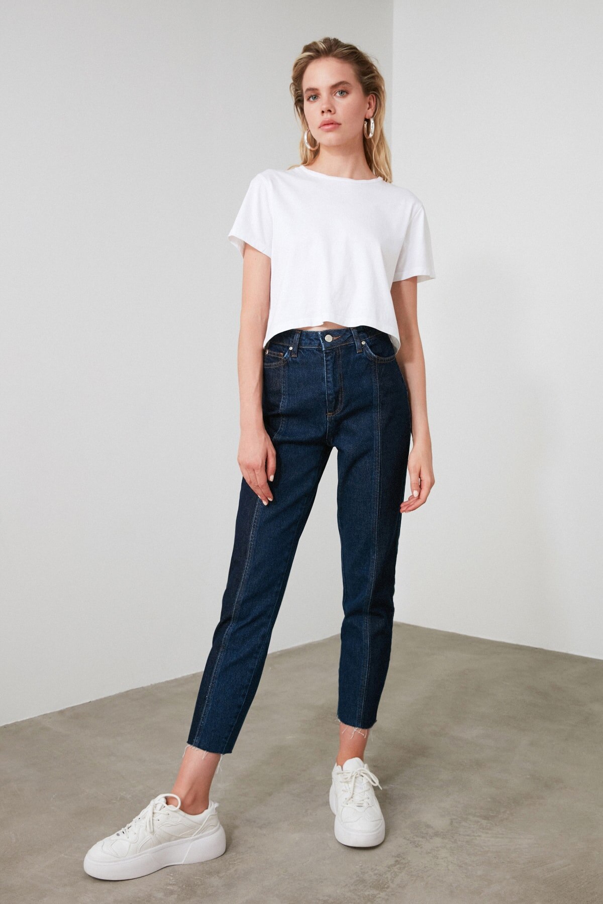 Trendyol Blue Block Wash Detailed High Bel Mom Jeans TWOAW20JE0109