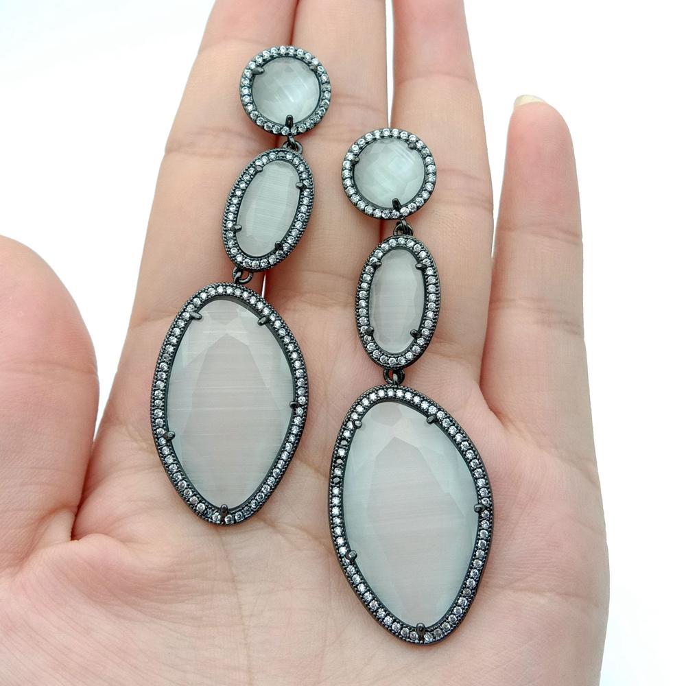 White Cat Eye Zirconia Pave Rand Gunmetal Stud Oorbellen Voor Vrouwen