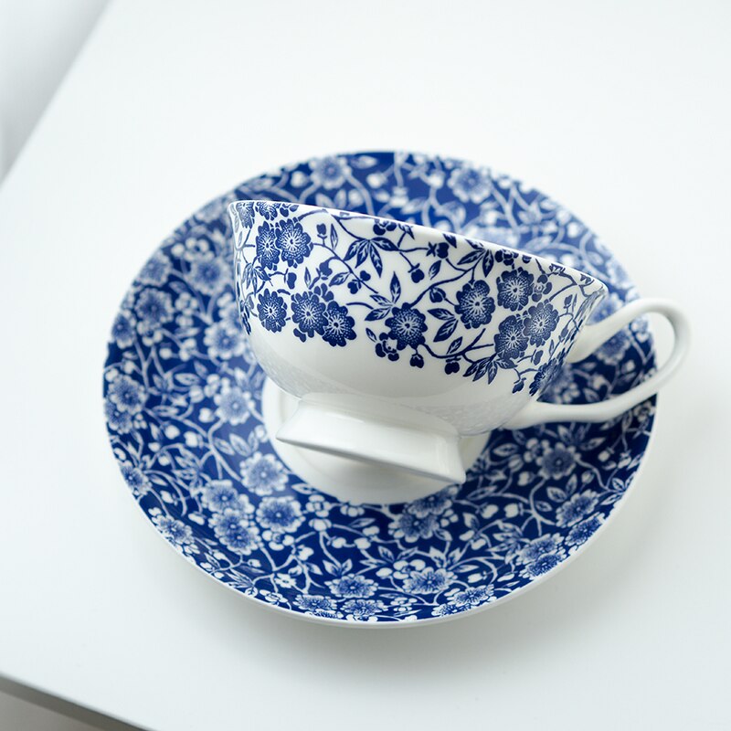 verrotten Tee tasse und untertasse Jahrgang blau und weiß knochen China kaffee tasse und untertasse