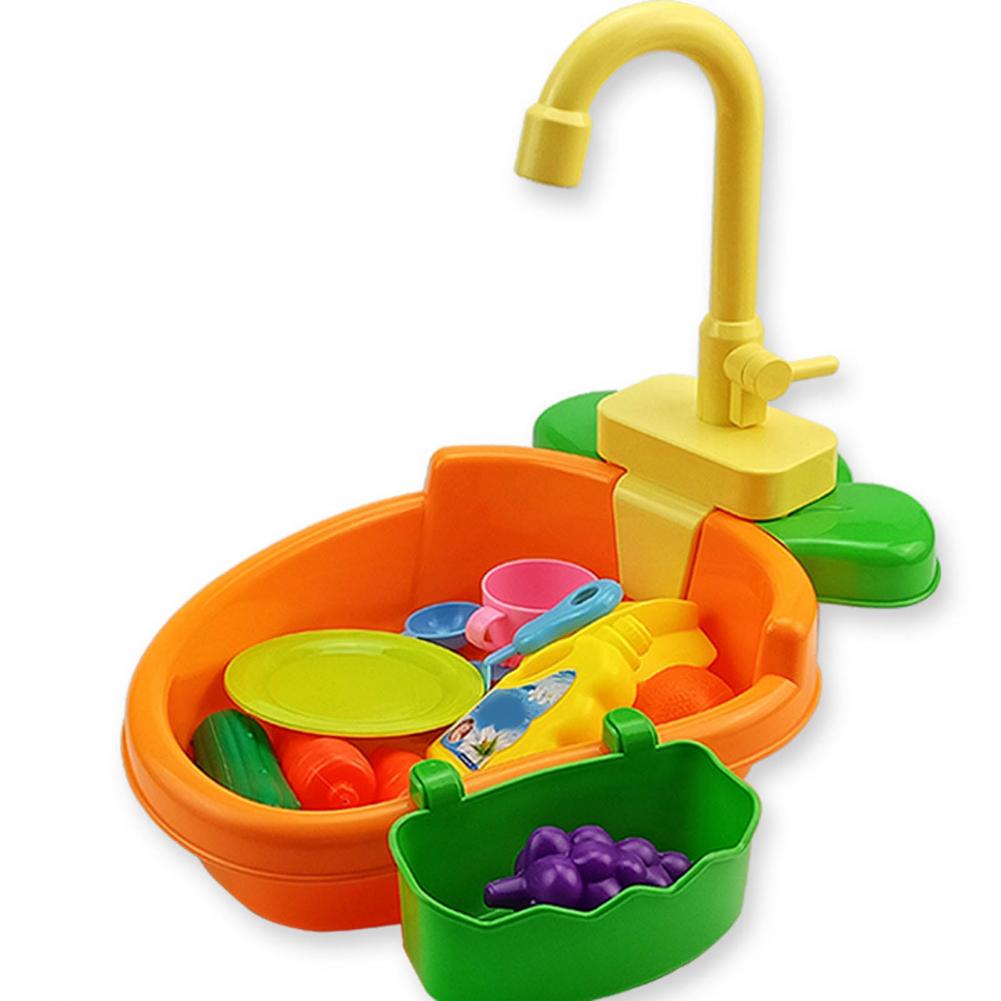 Handen wassen onder de kraan met water | Premium Vector