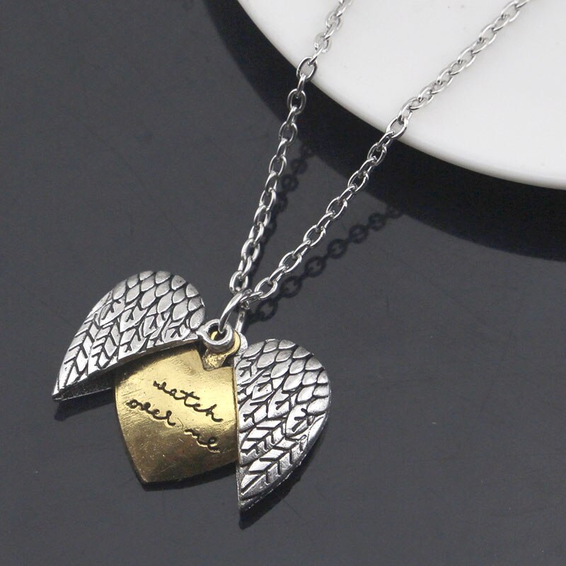 Vintage Stijl Unisex Engelenvleugels Liefde Hart Hanger Ketting Kan Openen Carving Letters Horloge Over Me Kettingen Voor Mannen Vrouwen