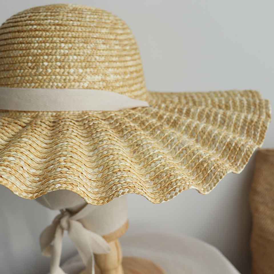 Sombrero Natural de ala ancha, sombreros ondulados con volantes, sombrero de paja de rafia, sombrero de playa con flecos para verano, sombrero tejido para el sol con cinturón blanco y negro