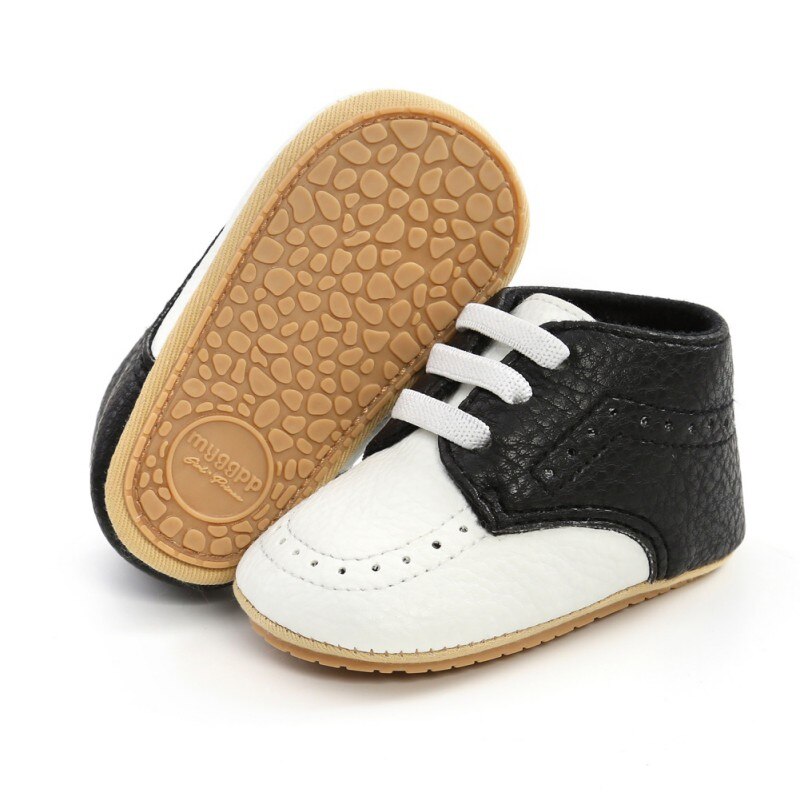 Calzado de cuero de PU para bebé de primeros pasos para niño y niña, mocasines deportivos clásicos de suela blanda para cuna, informales, color blanco, de 0 a 18 meses: BW / 13-18 meses
