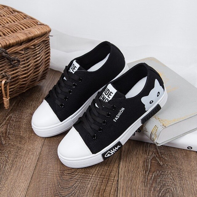 Kvinnor skor kvinnor lägenheter canvas skor platå sneakers kvinnor snörning tecknad katt dam board skor vita kvinnliga skor: Svart / 37