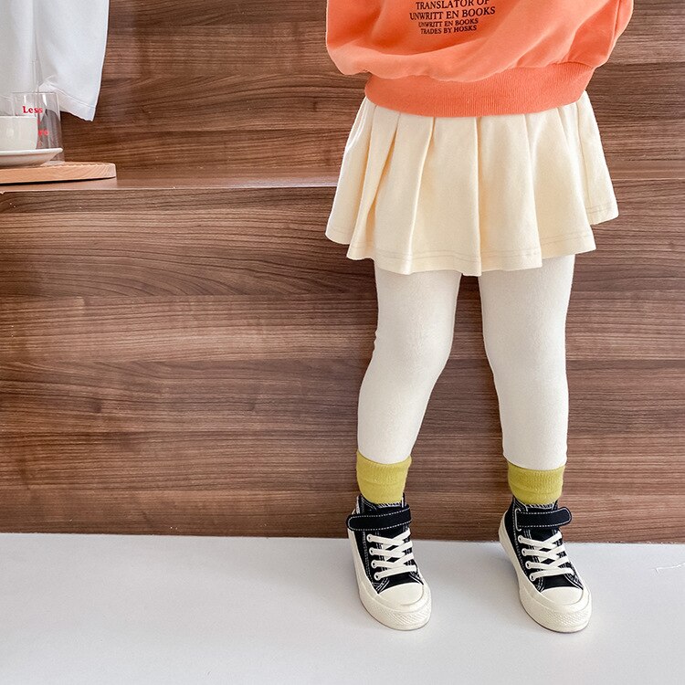 Automne mignon filles couleur unie plissé jupe-culotte bébé fille coton tout-match jupe avec leggings: beige / 4T