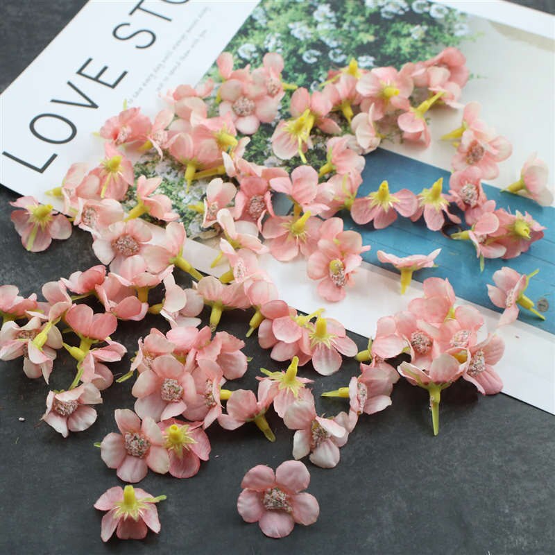 50 stuks 2cm veelkleurige madeliefjeshoofdjes mini zijden kunstbloemen voor kransen, scrapbooks, decoratie voor thuis en bruiloften: Watermeloen rood