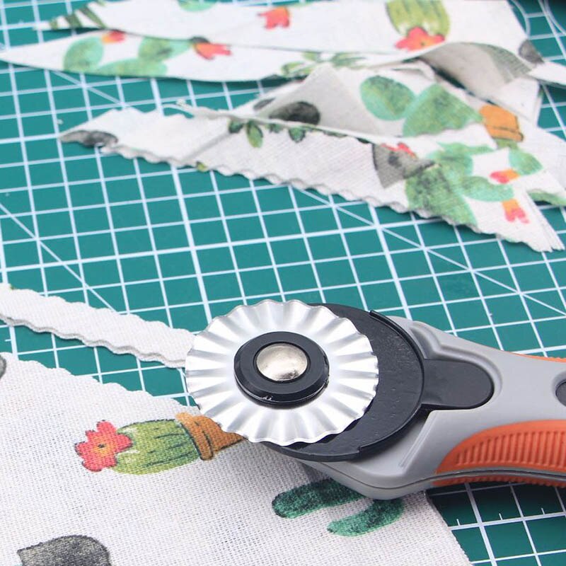 45mm Rotary Fabric Cutter with Different Shapes Extra Blades for Quilting Sewing YU-Home
