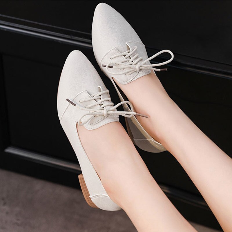 Vår höst kvinnor platt spetsad tå oxford skor snörning läderskor kvinna fritidsskor dam lågklackat loafers 8343n