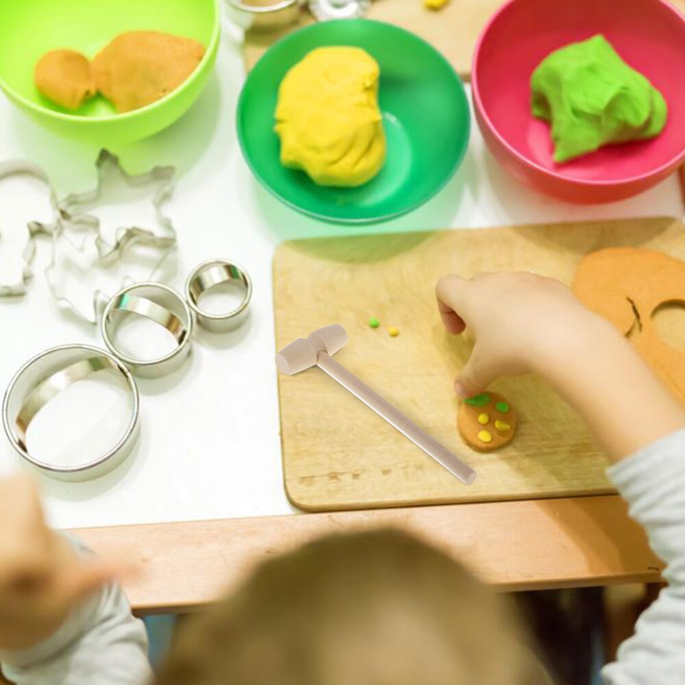 20pcs Solid Wood Mini Hammers Hitting Hammer Toys Educational Toy (Oval)