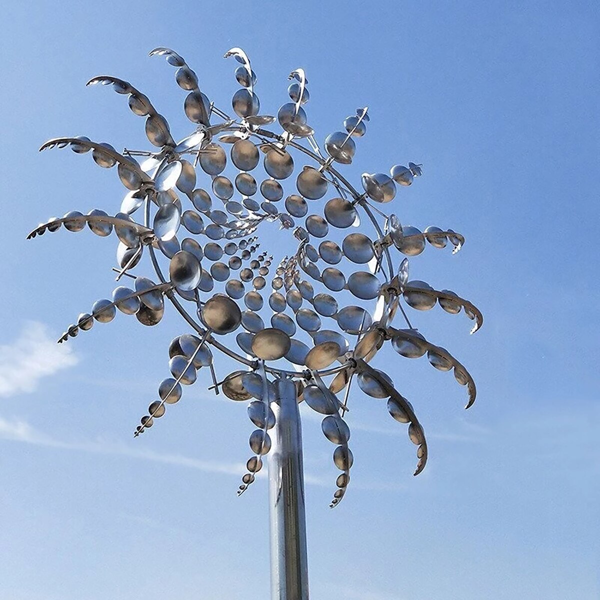 Wind aangedreven kinetische windmolen magische metalen