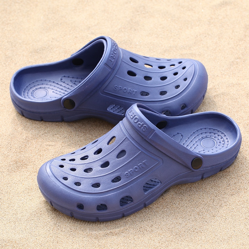 Sandaler herr hål tofflor mjuk botten slip-on skor mulor och träskor trädgård sandalias zapatos de hombre ihåliga skor