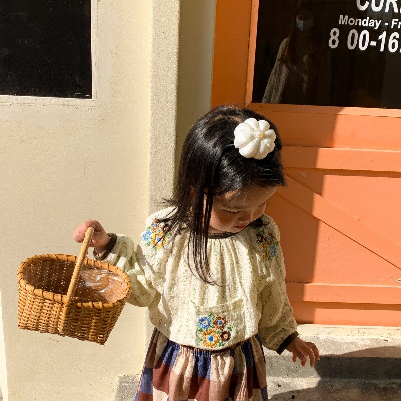 Primavera meninas moda floral bordado blusas 1-7 anos bebê menina algodão 2 cores all-match topos roupas