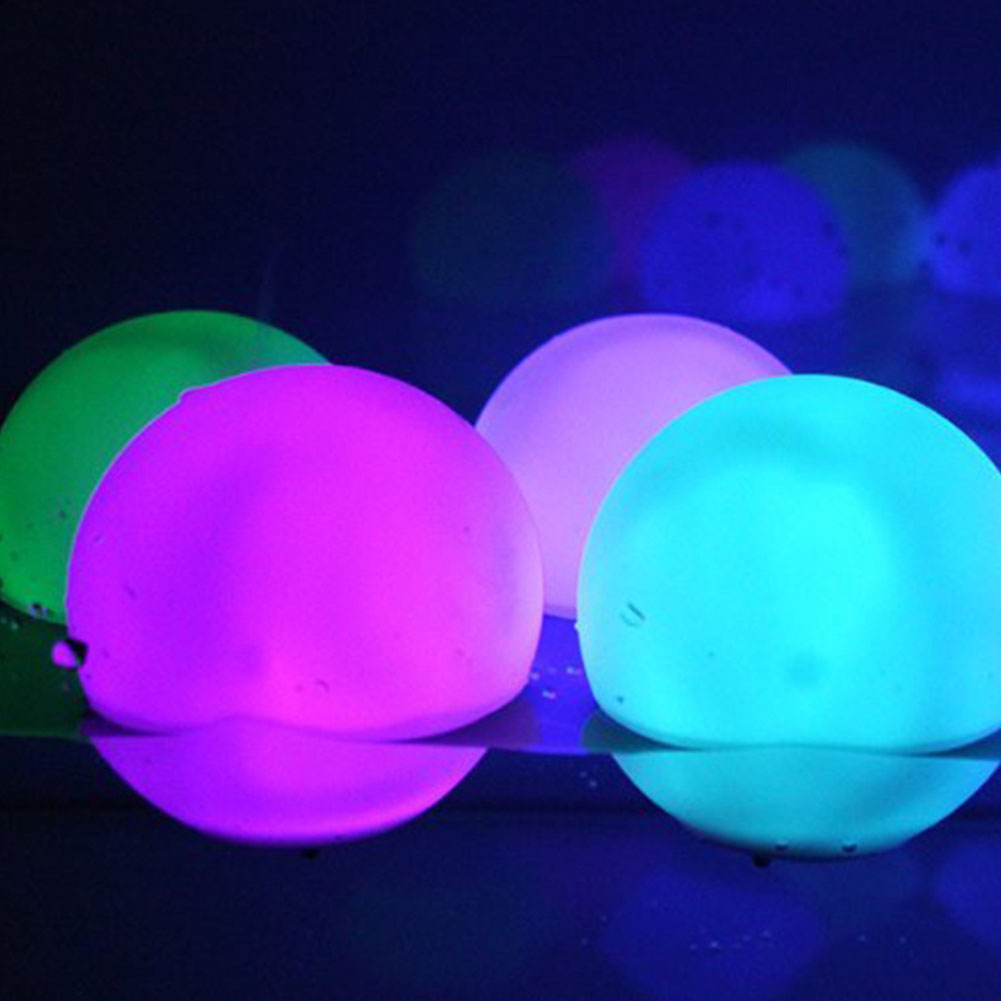 Juguetes alimentados por batería de 4 modos para luz con control remoto cambio de Color Halloween impermeable casa piscina inflable con led pelota de playa