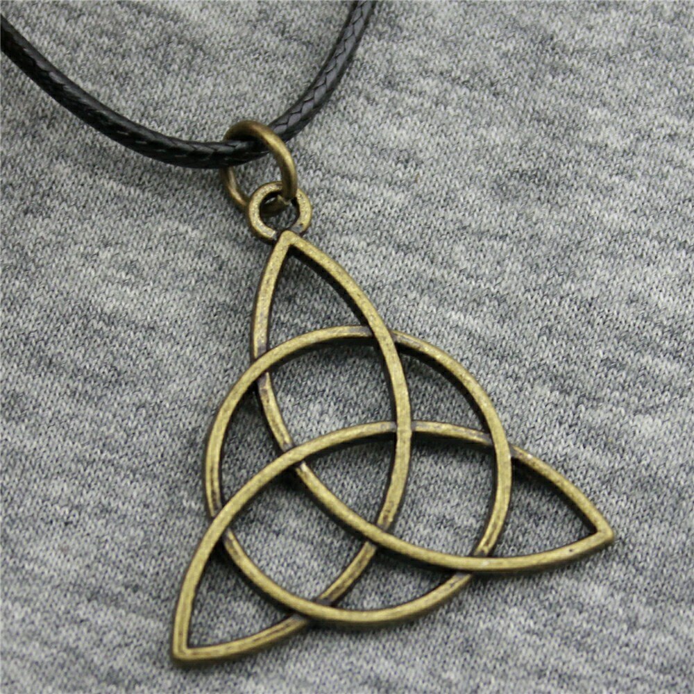 Neue Leder Kette 28mm Triquetra Symbol Anhänger Halskette Für Frauen 2 Farben Antike Bronze- Silber Farbe Überzogen