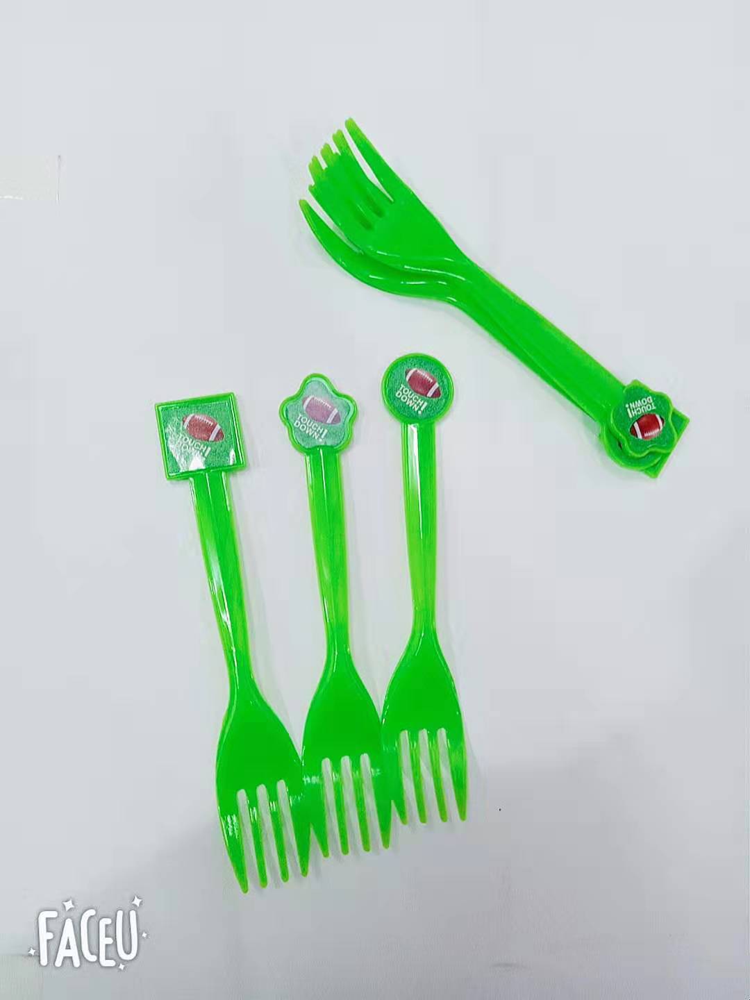 Rugby American Football Theme Party Supplies Disposable Dinnerware Set Plates Napkins Cups Knifves Fork Spoon Birthday Party Set: fork 16pieces