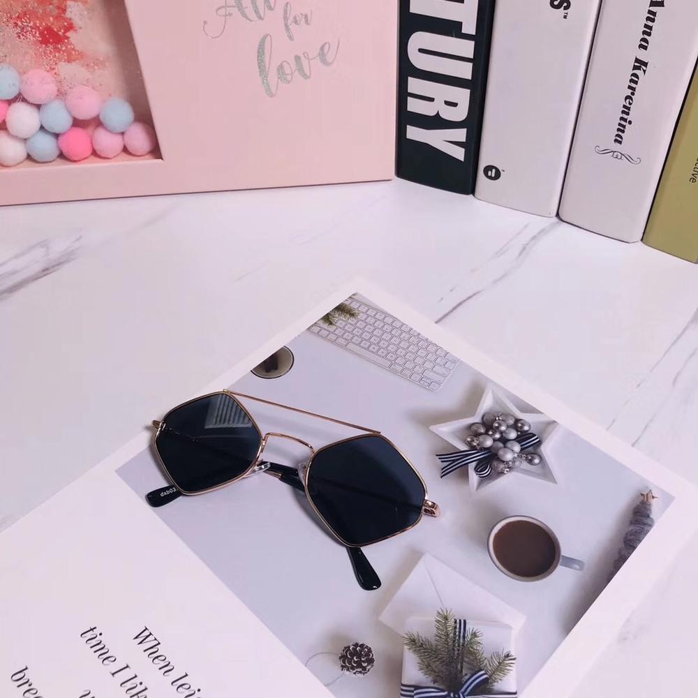 Gafas de sol irregulares para niños, lentes de sol irregulares para exteriores, ANTI-UV, para niñas, accesorios de tiro en la calle, gafas de sol con montura de Metal, 1 ud.: Grey